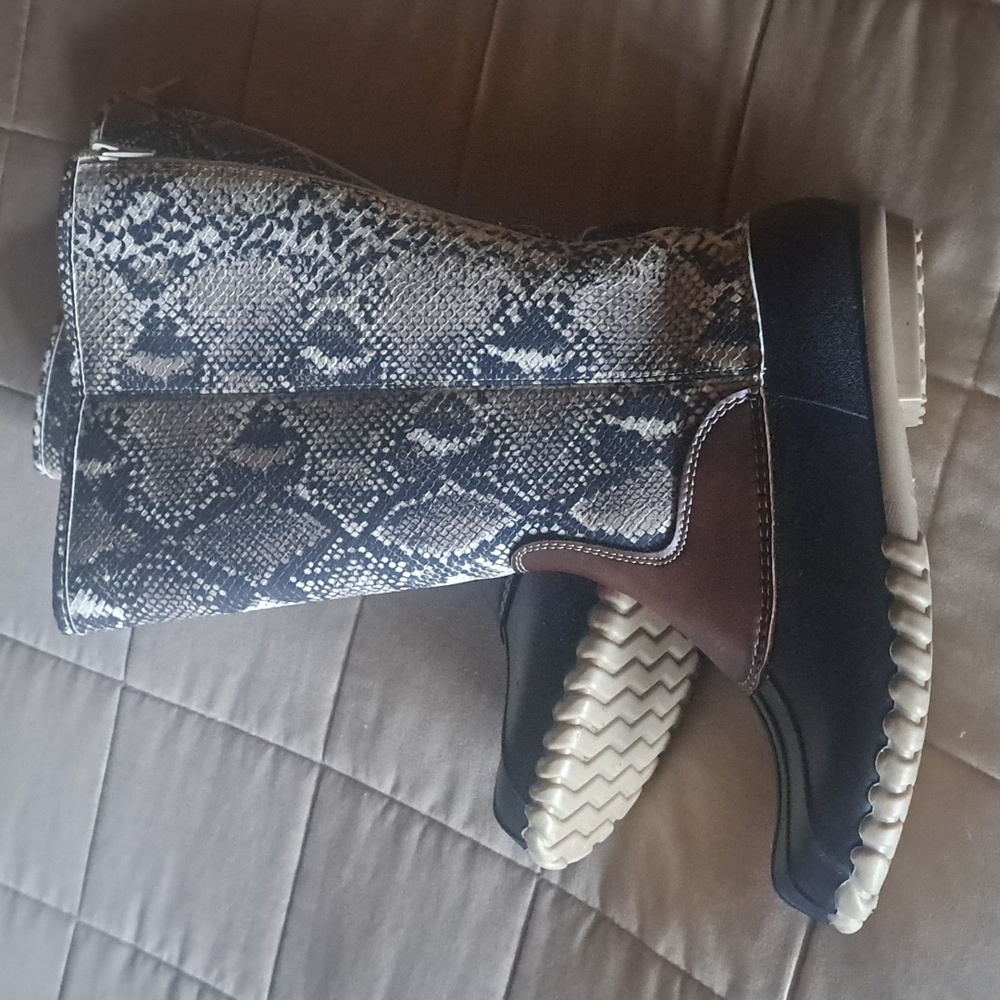 Women's Faux Snakeskin Waterproof Boots - Picture 3 of 7